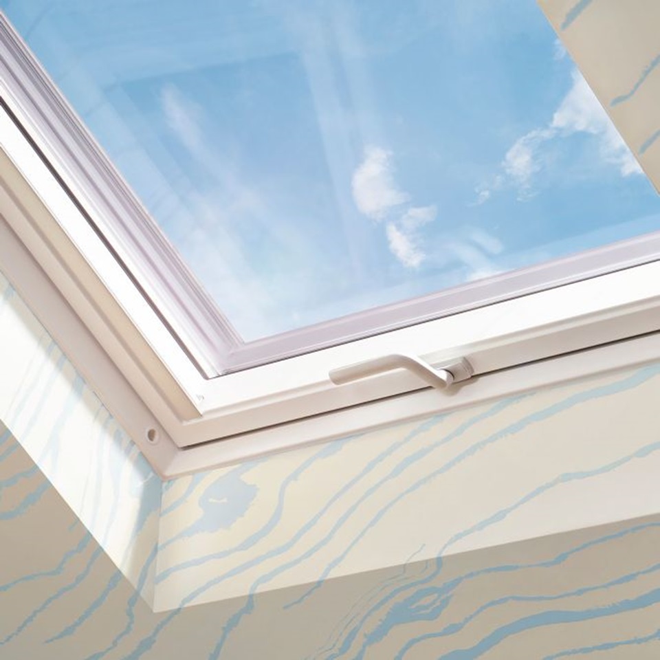 VELUX Manual White Maintenance-Free Top-Hung Roof Window l GPU l ...